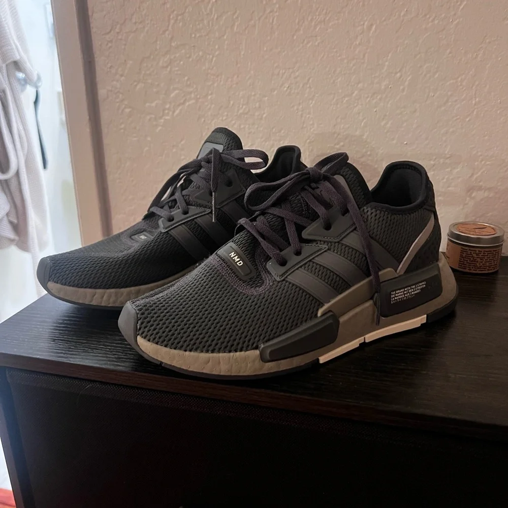 Adidas MND Men's Dark Gray Sneakers size 8 - Picture 2 of 7